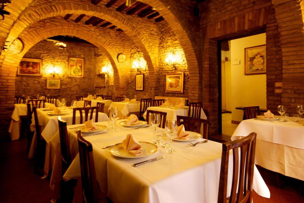 Locanda Il Pino Bed & Breakfast San Gimignano Exterior photo