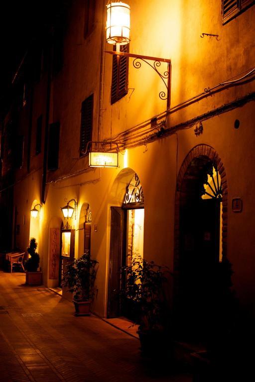 Locanda Il Pino Bed & Breakfast San Gimignano Exterior photo