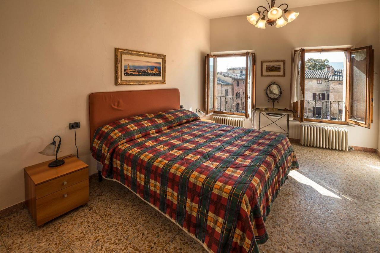 Locanda Il Pino Bed & Breakfast San Gimignano Exterior photo